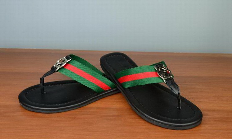 Gucci Slippers Woman--060